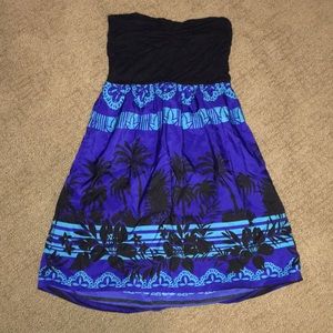 A blue strapless “beach style” dress
